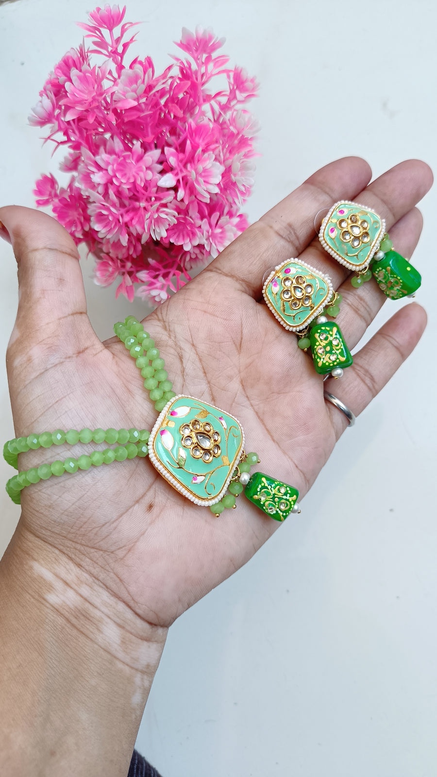 Mint Colour Kundan Pendant Set In Crystal Beads