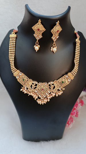 Golden Choker Set Square Pendant