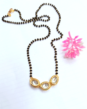 Handmade Oval Kundan Short Mangalsutra